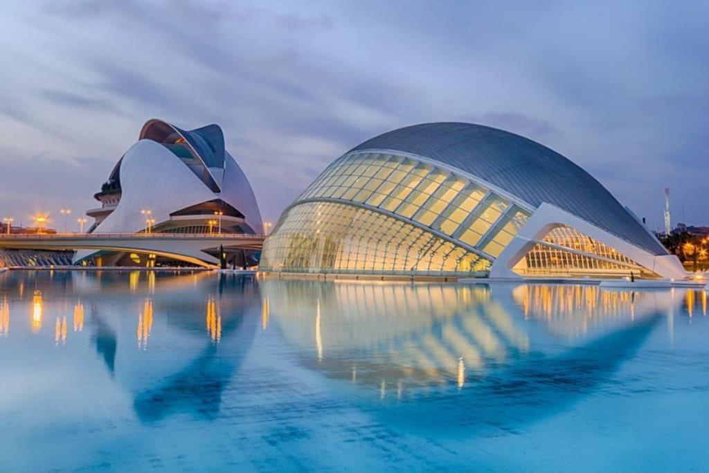 Valencia Las Artes Y Ciencias + Garaje + Netflix ภายนอก รูปภาพ