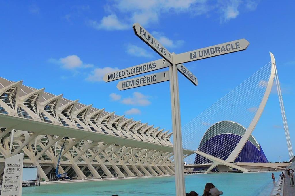 Valencia Las Artes Y Ciencias + Garaje + Netflix ภายนอก รูปภาพ