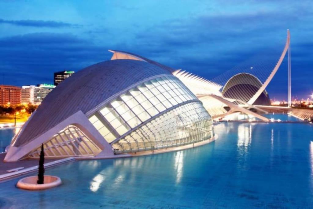 Valencia Las Artes Y Ciencias + Garaje + Netflix ภายนอก รูปภาพ