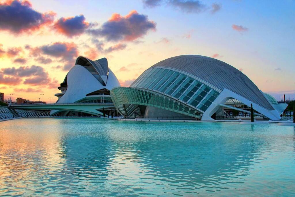 Valencia Las Artes Y Ciencias + Garaje + Netflix ภายนอก รูปภาพ